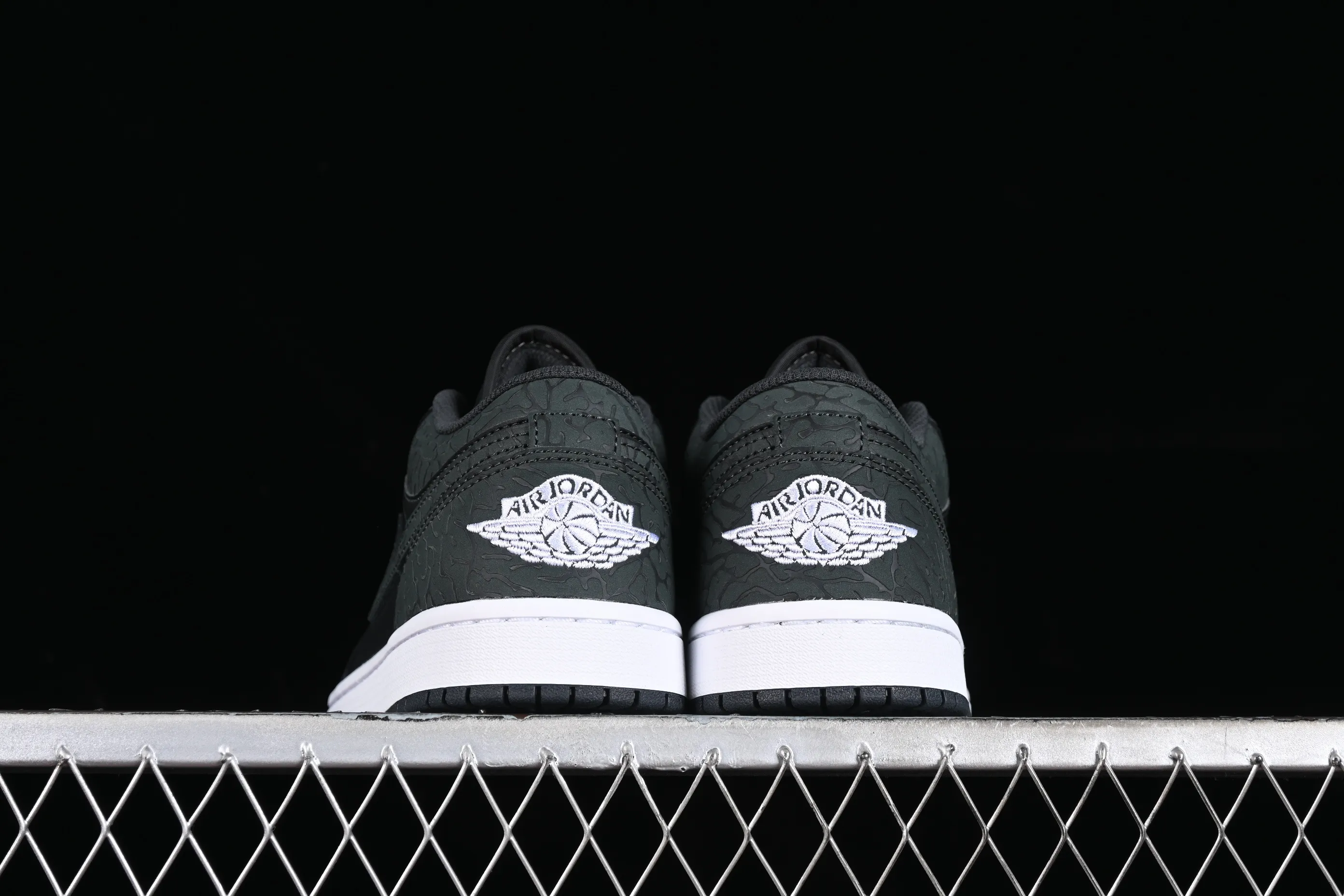 All categories Air Jordan Jordan series basketball shoes Air Jordan 1 Low G version pure original Air Jordan 1 Low AJ1 Joe 1 all black burst pattern low-top cultural casual sneakers FB9907-001